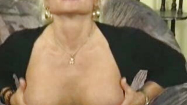 お気に入り :  女性は三人組についてのファンタジーを持っていて、遊女を呼びます アダルト動画 