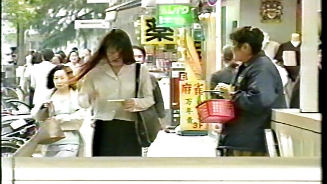 お気に入り :  見知らぬ人は家の女性に3Pの割引を提供します アダルト動画 