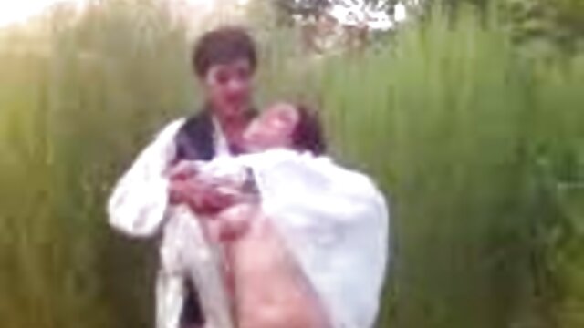 お気に入り :  白いストッキングを履いた熟女が継娘の彼氏とセックス 女の子 av アダルト動画 